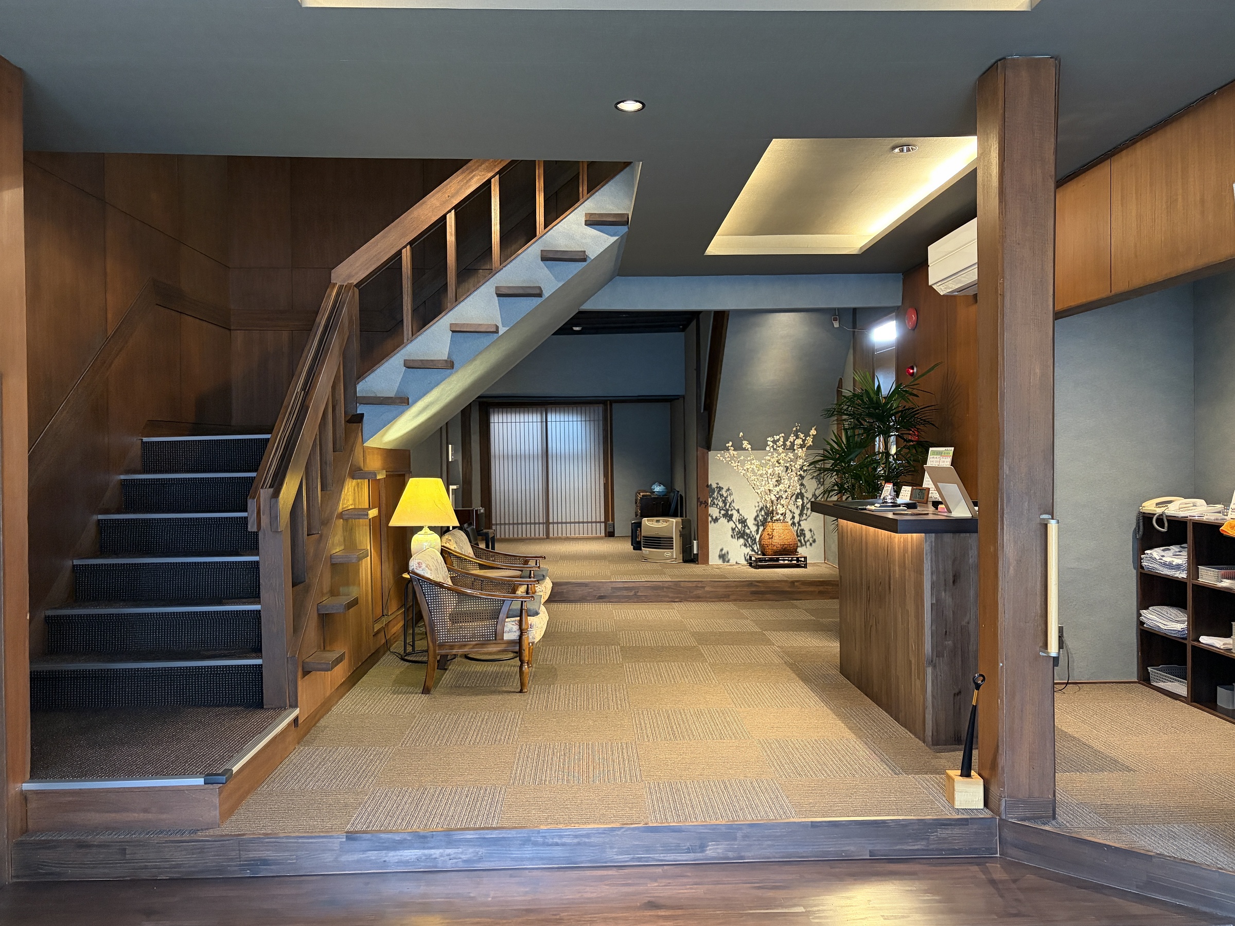 フロント・ロビー